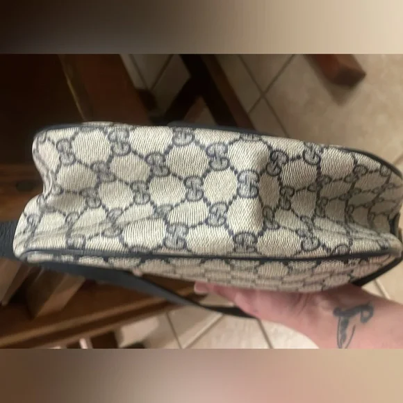 Gucci Beige and Black Crossbody Bag with Red and Blue Stripe - Picture 5 of 7